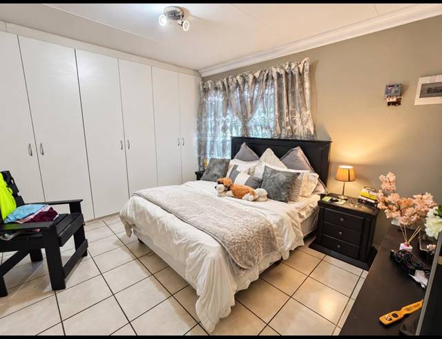 3 BEDROOM PROPERTY TO RENT IN SELECTION PARK